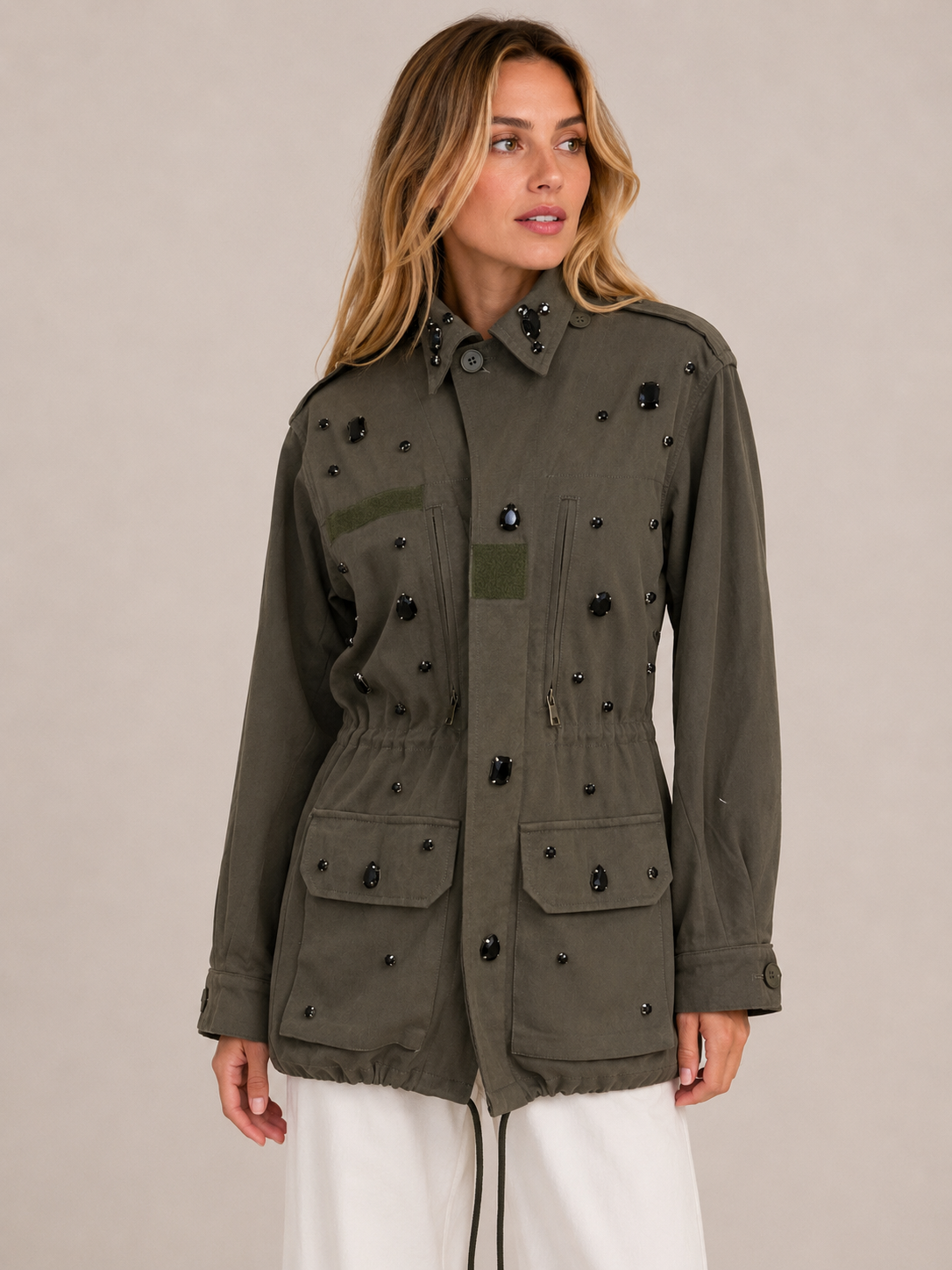 CABAN MILITARE CON PIETRE