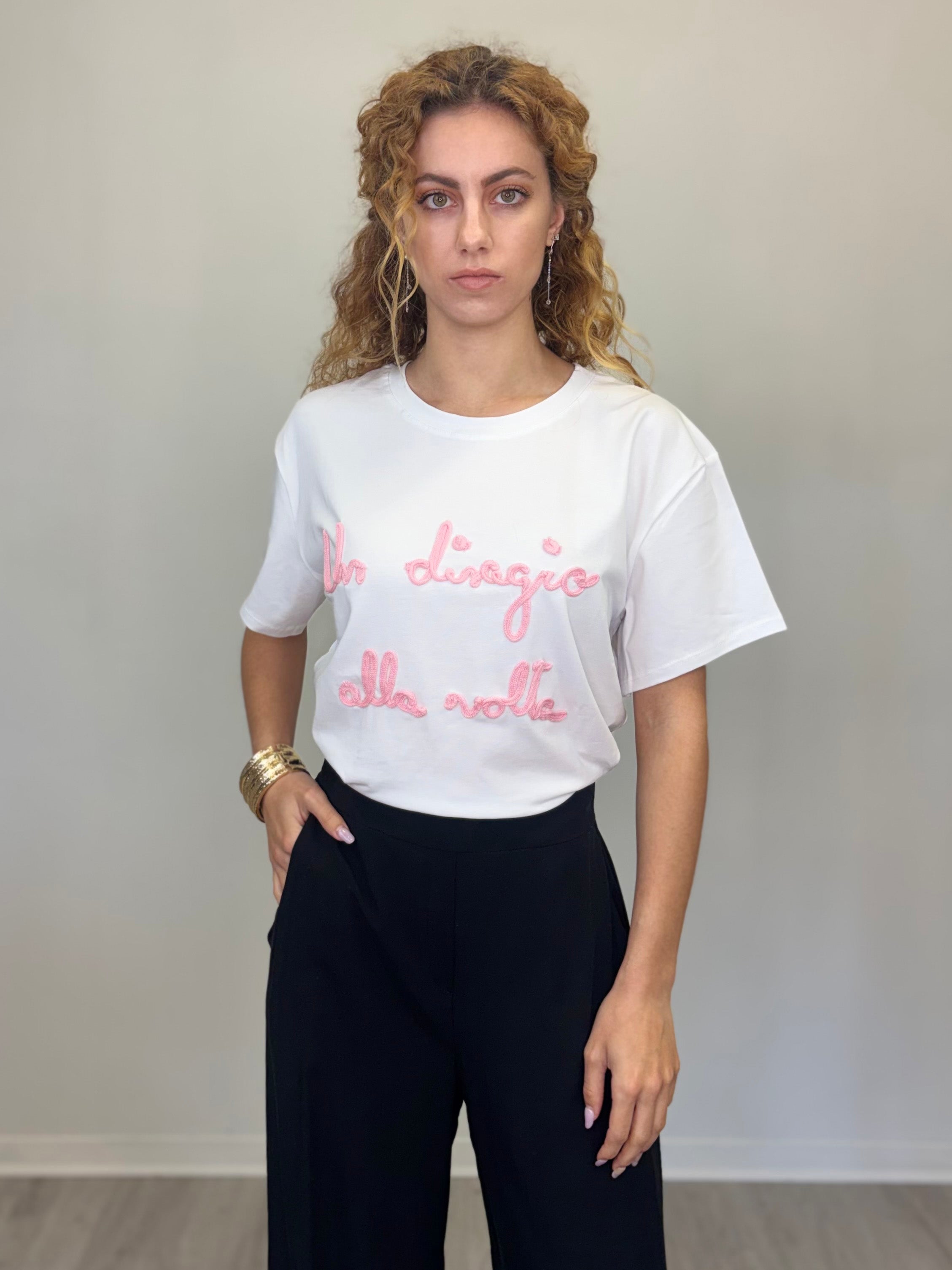 T-SHIRT SCRITTA ROSA